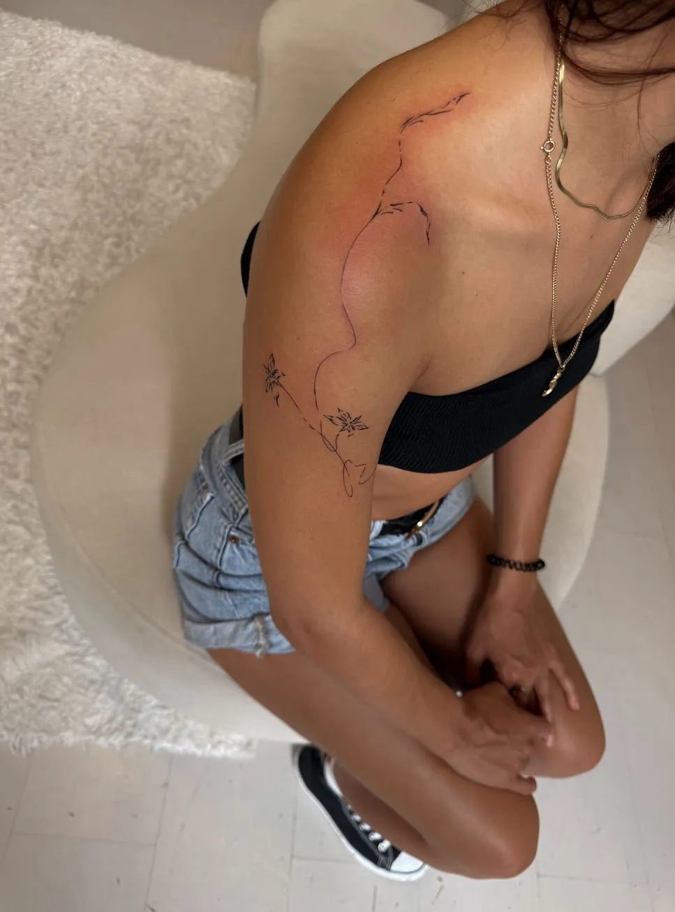 USCIS693 | Where’s the Least Painful Place to Get a Fine Line Tattoo? Top Spots That Tend to Hurt Less